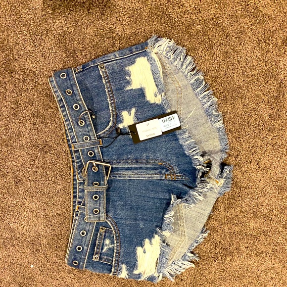 NWT CARMAR Denim Short Size 27 $208 w/Tag